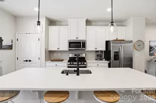 1311 Ashbury St, Charlotte, NC 28216 - Photo 7