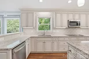 301 Sardis Rd N, Charlotte, NC 28270 - Photo 9