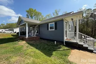 636 Willis Rd, Dallas, NC 28034 - Photo 3