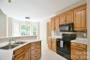 10930 Wyndham Pointe Dr, Charlotte, NC 28213 - Photo 13
