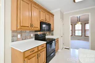 10930 Wyndham Pointe Dr, Charlotte, NC 28213 - Photo 11