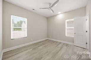 3800 Freedom Dr, Charlotte, NC 28208 - Photo 9