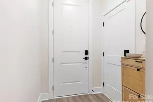 226 Sutton Pk Ln, Charlotte, NC 28211 - Photo 3