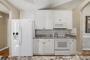7224 Swans Run Rd, Charlotte, NC 28226 - Photo 5