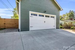 11 N Pershing Rd, Asheville, NC 28805 - Photo 5