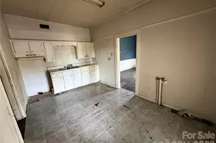 512 W 2nd St, Cherryville, NC 28021 - Photo 17