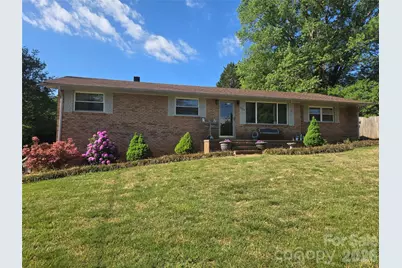 2824 25th Avenue NE, Hickory, NC 28601 - Photo 1