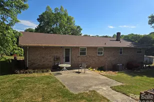 2824 25th Ave NE, Hickory, NC 28601 - Photo 3