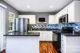 10519 Yellow Rose Ln, Charlotte, NC 28269 - Photo 7