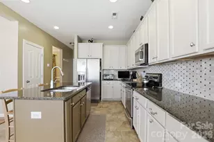 10122 Whiteburn Ct, Charlotte, NC 28278 - Photo 19
