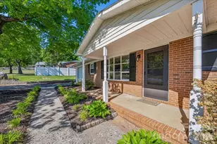 105 Vina Pl, Mount Holly, NC 28120 - Photo 5