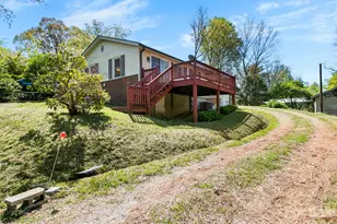 203 Dundee St, Hendersonville, NC 28791 - Photo 3