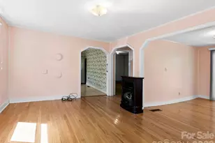 203 Dundee St, Hendersonville, NC 28791 - Photo 5