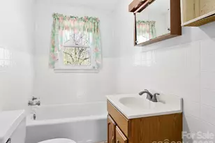 203 Dundee St, Hendersonville, NC 28791 - Photo 17