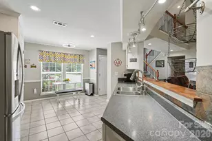 8700 Heather View Ct, Charlotte, NC 28216 - Photo 9