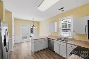 11355 Deer Ridge Ln, Charlotte, NC 28277 - Photo 3