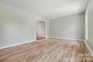 5439 Kerry Ln, Charlotte, NC 28215 - Photo 9