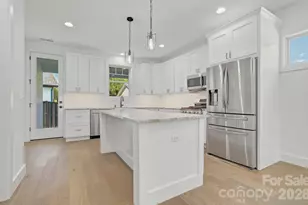 615 W Allen St, Hendersonville, NC 28739 - Photo 9