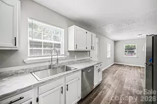 2612 Dundeen St, Charlotte, NC 28216 - Photo 5