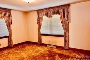 2525 13th Ave SW, Hickory, NC 28602 - Photo 9