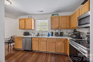 2621 Stream Bank Dr, Charlotte, NC 28269 - Photo 7