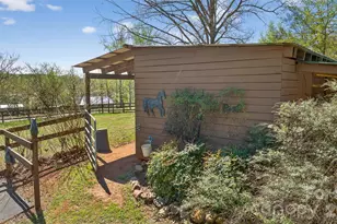 405 Loop Rd, Campobello, SC 29322 - Photo 17
