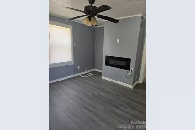 207 S Caldwell Avenue, Newton, NC 28658 - Photo 5