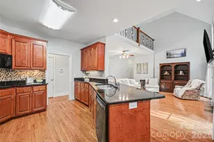 7940 Oakmont Ct, Hickory, NC 28602 - Photo 9