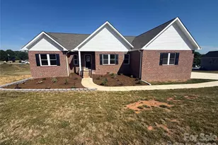 130 Oak Pointe Ln, Wilkesboro, NC 28697 - Photo 1