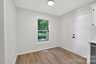 208 S Pasour St, Dallas, NC 28034 - Photo 7