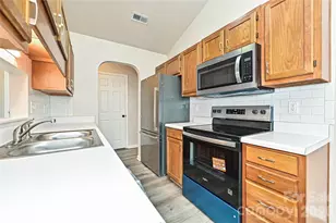 2015 Slater Springs Dr, Charlotte, NC 28216 - Photo 7