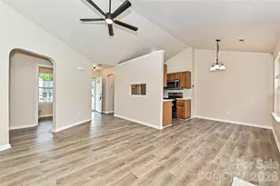 2015 Slater Springs Dr, Charlotte, NC 28216 - Photo 5