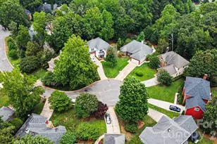 9102 Brightleaf Pl, Charlotte, NC 28269 - Photo 35