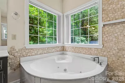 9102 Brightleaf Place, Charlotte, NC 28269 - Photo 15