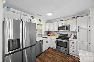 9709 Emerald Point Dr, Charlotte, NC 28278 - Photo 11