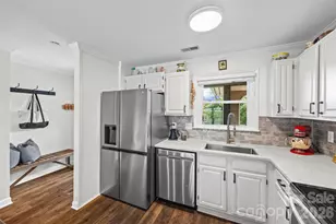 9709 Emerald Point Dr, Charlotte, NC 28278 - Photo 9