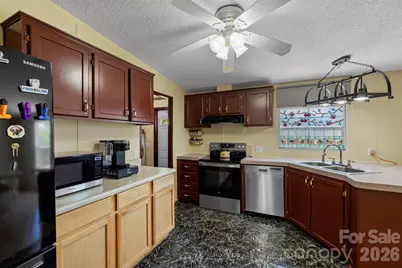 2095 Wildwood Drive, Hickory, NC 28601 - Photo 11