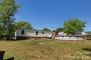 2095 Wildwood Dr, Hickory, NC 28601 - Photo 29