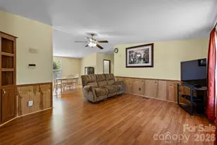 2095 Wildwood Dr, Hickory, NC 28601 - Photo 5