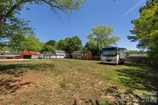 2095 Wildwood Dr, Hickory, NC 28601 - Photo 29