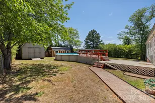 2095 Wildwood Dr, Hickory, NC 28601 - Photo 19