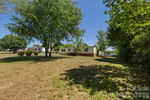 2095 Wildwood Dr, Hickory, NC 28601 - Photo 33
