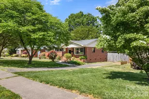 1527 Woodhill Ln, Charlotte, NC 28205 - Photo 3
