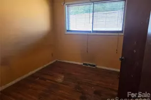 1600 Montana Dr, Charlotte, NC 28216 - Photo 7