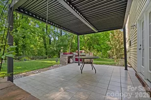 1518 Squirrel Lake Ct, Matthews, NC 28105 - Photo 9