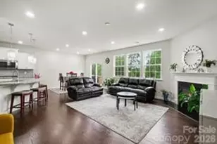 1031 Lookout Shls Dr, Fort Mill, SC 29715 - Photo 17