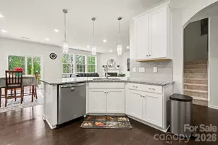 1031 Lookout Shls Dr, Fort Mill, SC 29715 - Photo 7