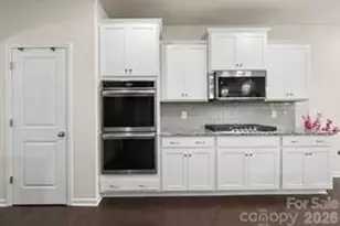 1031 Lookout Shls Dr, Fort Mill, SC 29715 - Photo 5