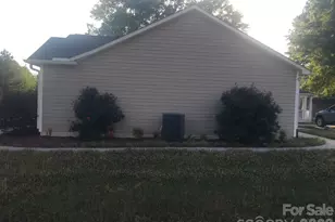 1709 Brookhill Ln, Lancaster, SC 29720 - Photo 3