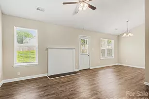 3744 Capps Hill Dr, Charlotte, NC 28216 - Photo 7